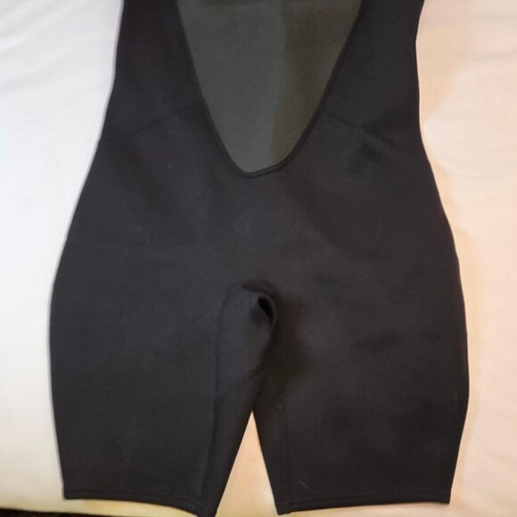 DIVE & SAIL Women's Shorty Wetsuit for Scuba or Snorkeling 2mm Sz: M Black/Gray - Picture 4 of 9